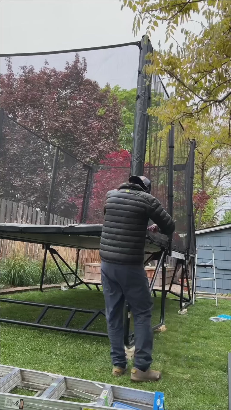 Video showing children receiving a dream surprise from their parents – an Acon trampoline!
